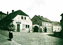 Tady prý byla křižovatka dnešních tř. T.G.M a V.Klementa - dnešní kruhák