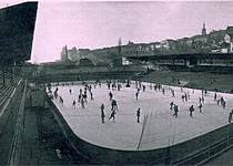 Umělý led na zimáku byl od r.1956, výstavba zahájena 1953