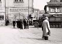 Ustupující SS divize odjíždí z Mladé Boleslavi