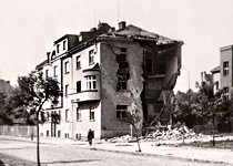 Nálet na Mladou Boleslav 9.5.1945. Roh Laurinovy a Táborské ulice.