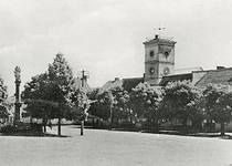 Dolní Bousov - radnice a náměstí