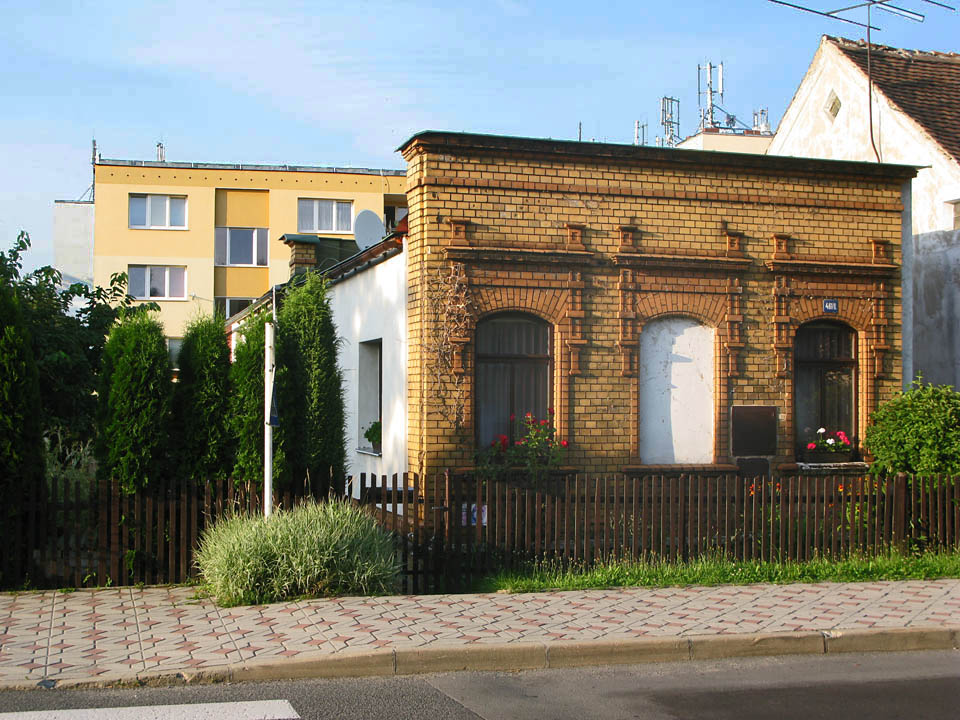 Panelákové sídliště a venkovská architektura