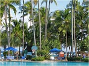 Palmy a moře za bazénem - Hotel Grand Paradise Bávaro, Dominikánská republika
