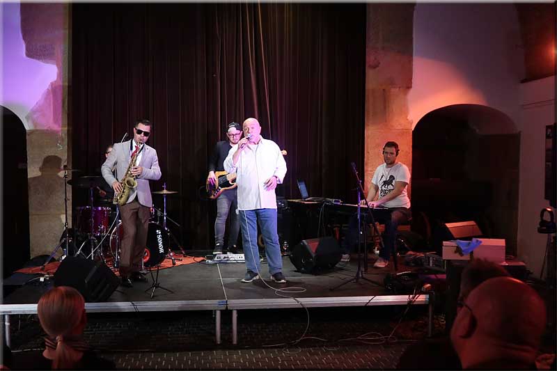 Peter Lipa Band.