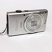 Prodám stříbrný fotoaparát Canon Ixus 132