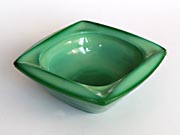 Popelník z malachitového skla