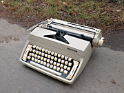 Mechanický psací stroj Consul béžový