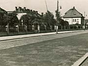 Landova restaurace "U Džbánu" na Kladenské, nyní Evropské, kolem roku 1930-1935.