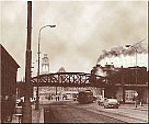 37_Vlak do Rakovníka vjíždí na most přes tř, Dukelských hrdinů 1968