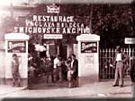 Restaurace "U esk koruny " kolem roku 1930, dnes u Holek