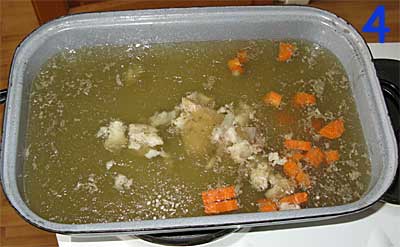 Nakrájený polotovar z nožek dám do pekáčku