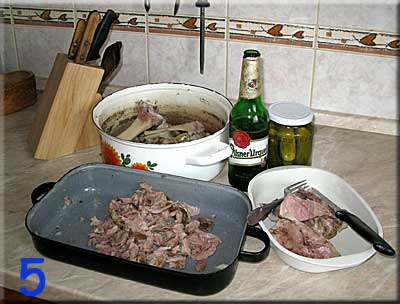 Pak okrájíme maso z koulene